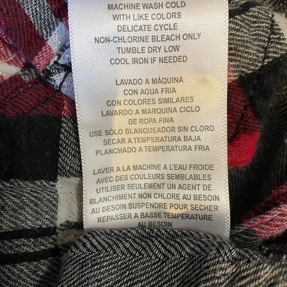 SEVEN 7 Size XL Red Plaid Button Up Flannel Two Front Pockets - Picture 10 of 10